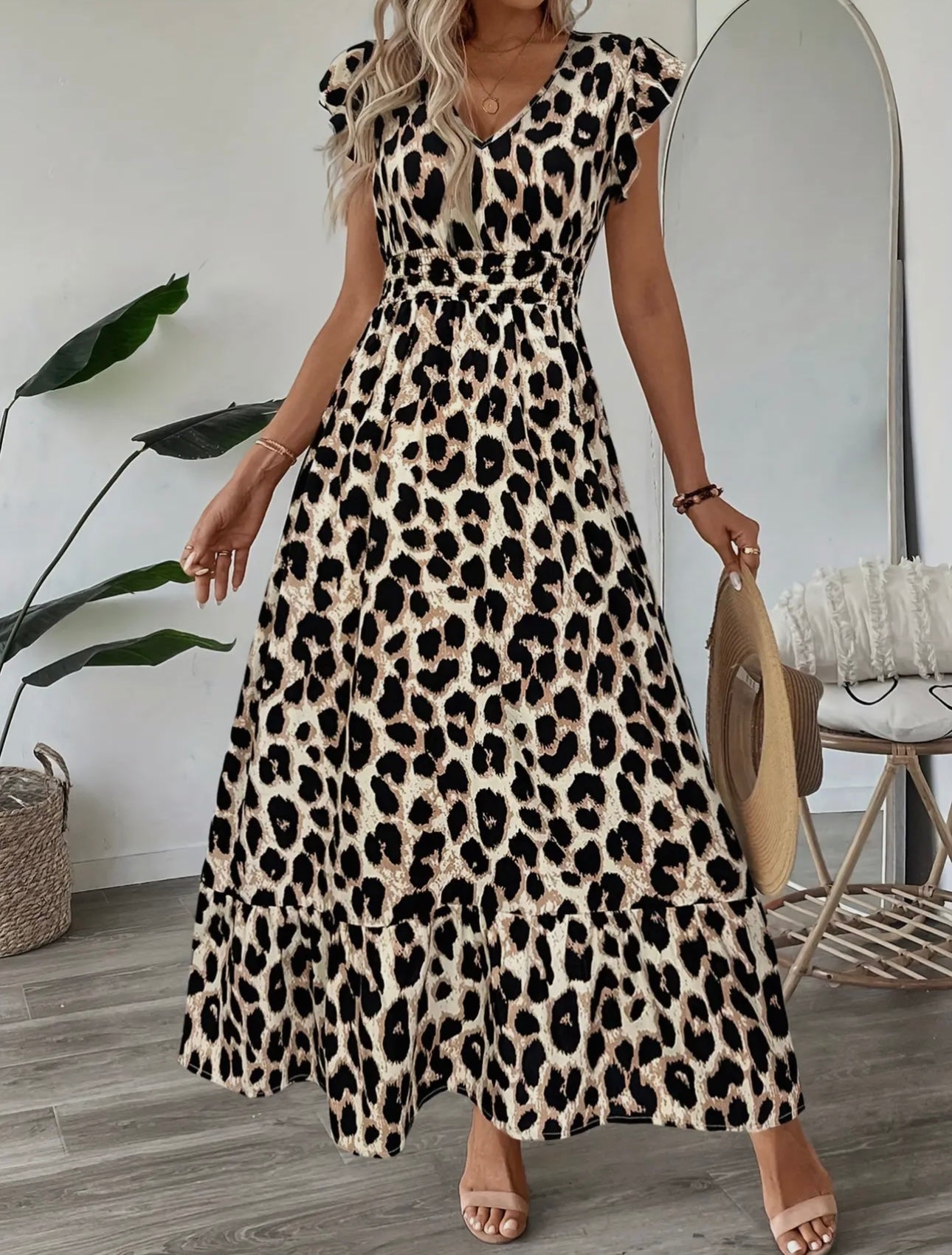 Printed leopard print, hugging dress