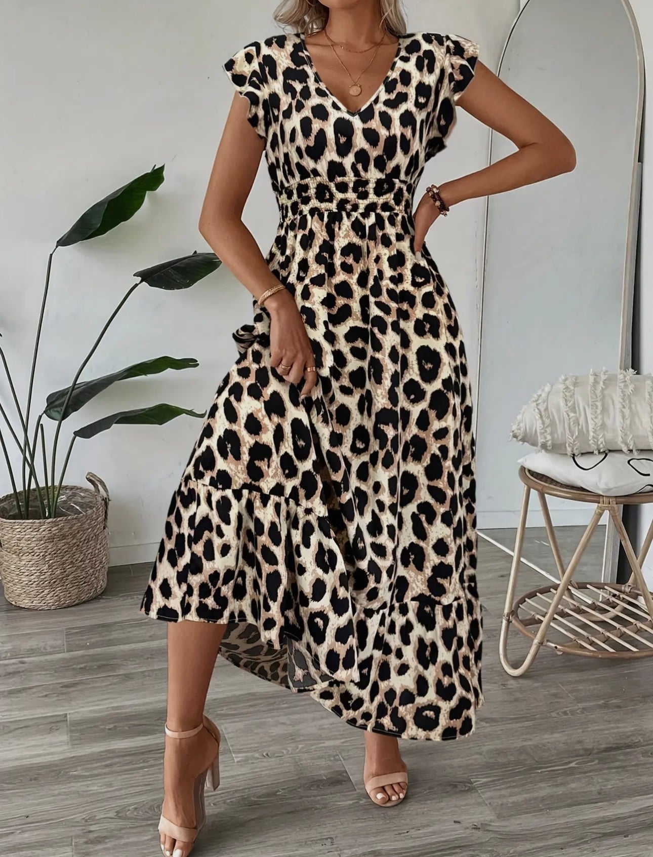 Printed leopard print, hugging dress
