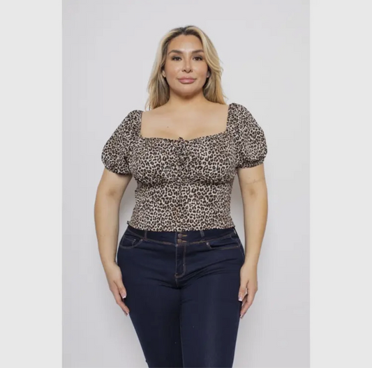 Plus size leopard print short sleeve top in black